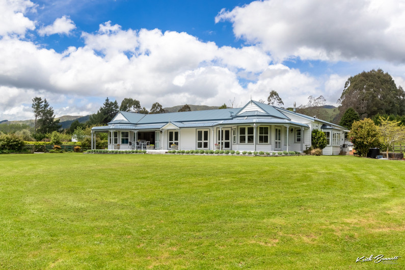 house in whitemans valley